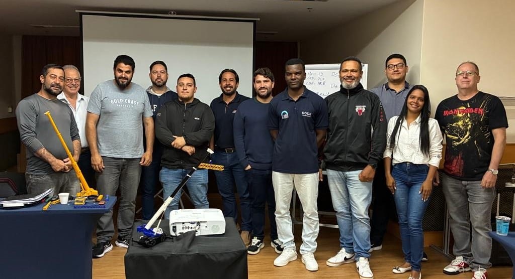 Profissionais participam de curso de Formação de Rigger no Rio de Janeiro