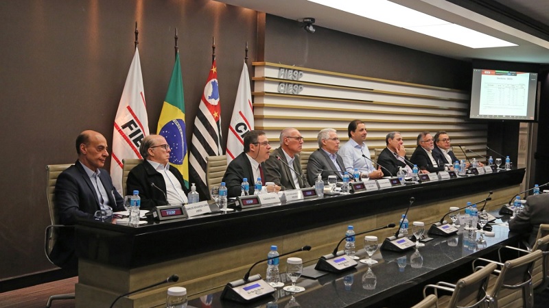 Sobratema faz uma avaliação do mercado de máquinas em reunião do Deconcic